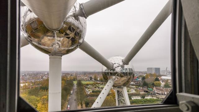 AtomiumSquare de l'Atomium - AtomiumsquareAtomium (André Waterkeyn 1958)© visit.brussels - Jean-Paul Remy - www.atomium.be - SABAM - 2017