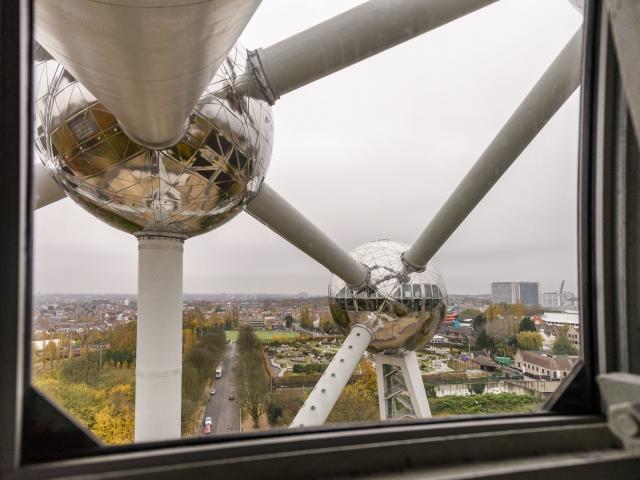 AtomiumSquare de l'Atomium - AtomiumsquareAtomium (André Waterkeyn 1958)© visit.brussels - Jean-Paul Remy - www.atomium.be - SABAM - 2017