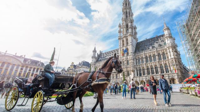 Grand-Place - Grote Markthôtel de ville - stadhuis - town hallcalèche - koets - horse carriage© visit.brussels - Jean-Paul Remy - 2015